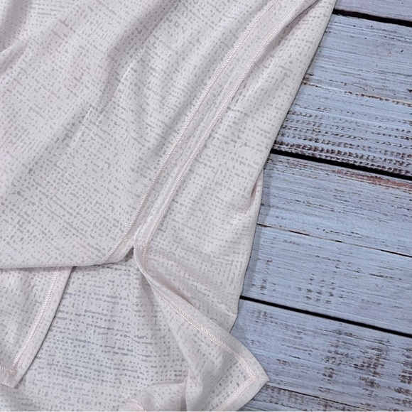 Lululemon Tee - Picture 6 of 7